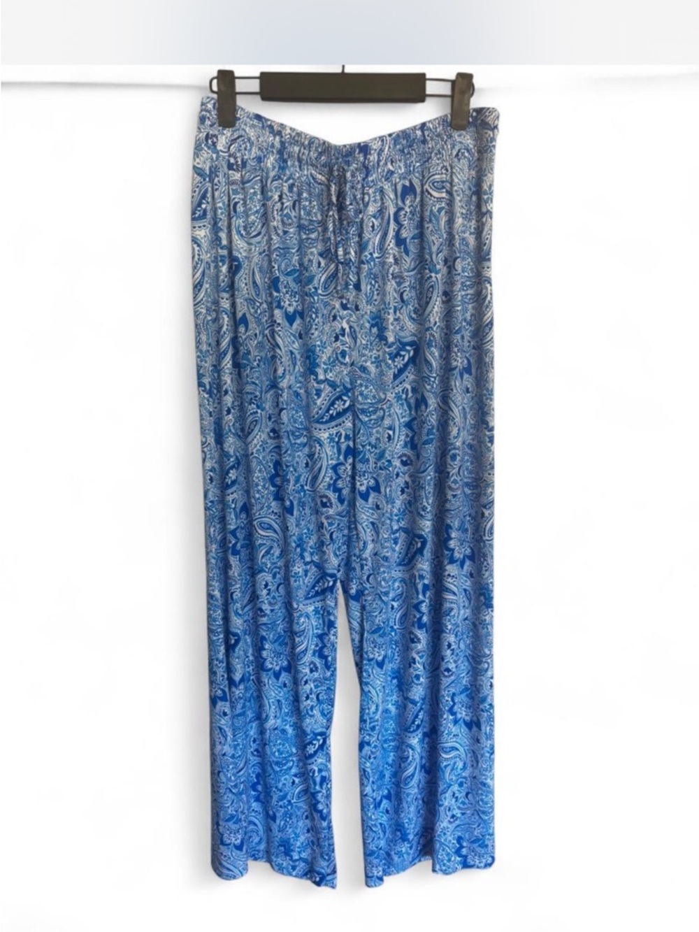 Scarlett Blue and White Paisley Short-Sleeve Top - Picture 2 of 12